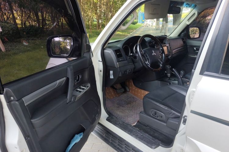 Used Mitsubishi Pajero 2016 3.0L Automatic Prestige Version China V Standard
