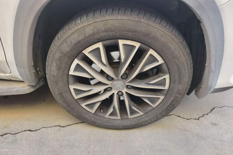 Used BYD Song New Energy 2017 Song DM 1.5TID All-Wheel Drive Luxury Model Right Front Wheel Hub