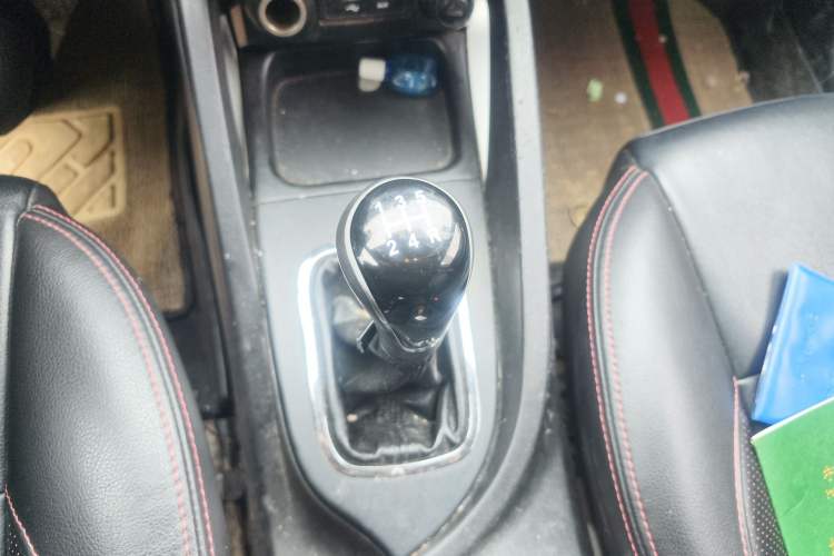 Used CHANGAN CS35 2015 1.6L Manual Luxury Model China IV Standard Gear Lever