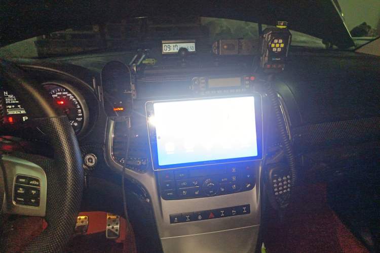 Used Jeep Grand Cherokee SRT 2012 6.4L SRT8 Audio And AC Panel