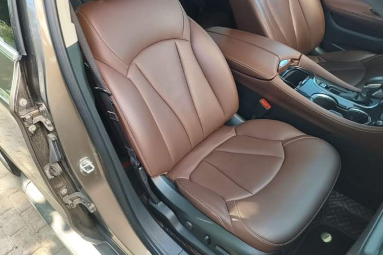 Used Buick Envision 2018 28T Four-Wheel Drive Luxury Model
