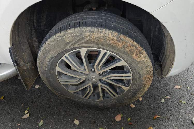 Used Nissan Terra 2020 2.5L XL Upper Automatic Two-Wheel Drive Luxury Edition Right Front Wheel Hub