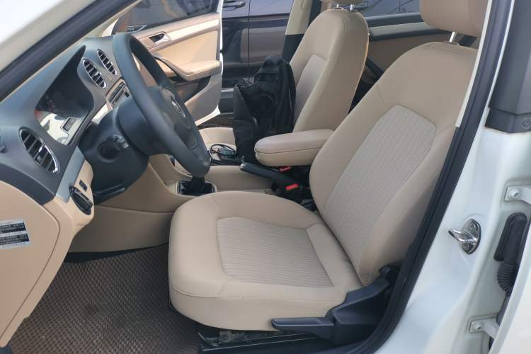 Used Volkswagen Jetta 2015 1.6L Manual Comfort Model
