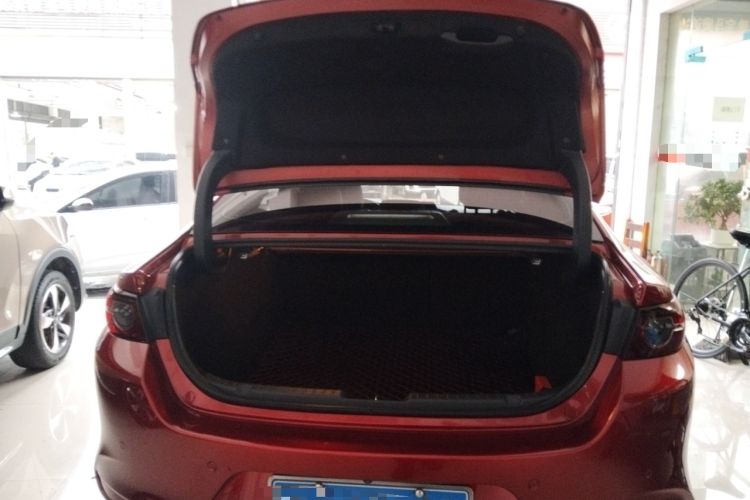 Used Mazda Mazda 3 Axela 2020 1.5L Automatic Luxury Version
