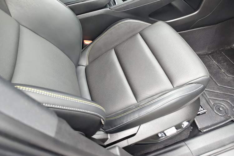 Used Lynk & Co 03 2023 2.0TD DCT H-Power Halo Right Front Seat