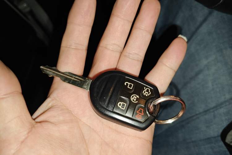 Used Ford Explorer 2013 3.5L Deluxe Model
