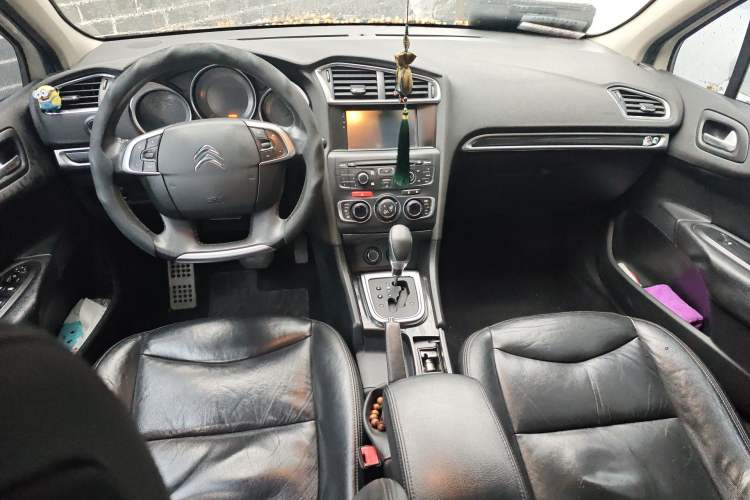 Used Citroen C4L 2013 1.6THP Automatic Dynamic Edition Center Console