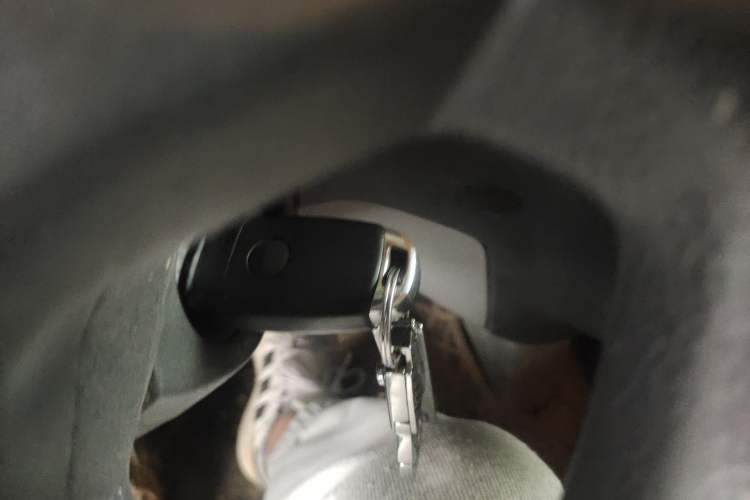 Used Ford Transit 2019 2.0T Diesel Multi-Purpose Commercial Vehicle Mid-Drive Mid-Roof 6-Seater China VI Standard Vehicle Key