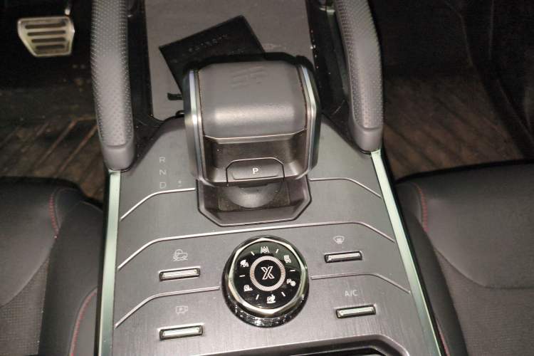 Used JETOUR Traveler 2023 2.0T All-Wheel-Drive CrossPRO Gear Lever