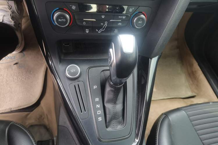 Used Ford Focus 2017 Sedan 1.6L Automatic Fashion Edition Smart Drive Version Gear Lever