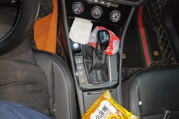 Used Volkswagen Sagitar 2021 200TSI DSG Comfort Connect Edition Gear Lever