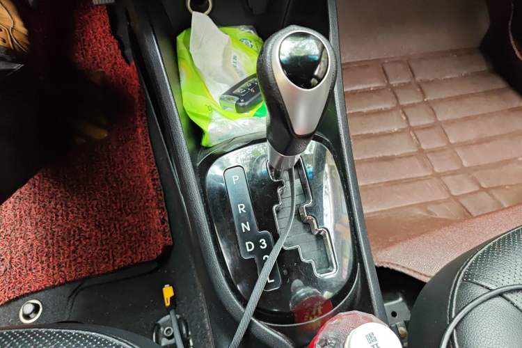 Used Kia K2 2011 Sedan 1.6L Automatic Transmission Premium Gear Lever