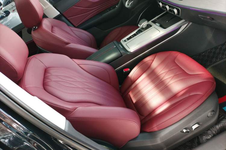 Used Hongqi HS5 2025 2.0T Two-Wheel Drive Flagship Pro Edition Right Front Seat