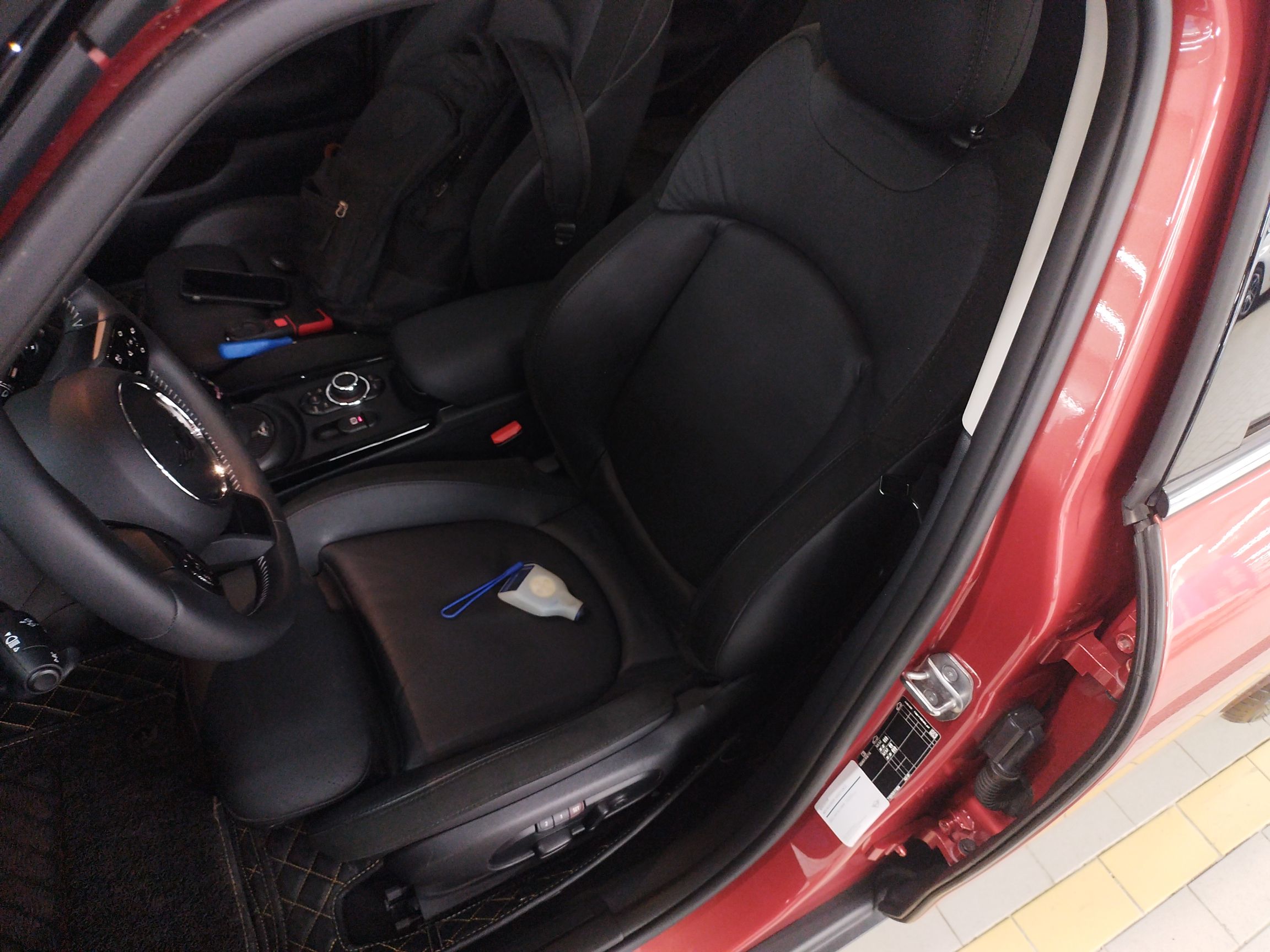 Переднее сиденье в автомобиле