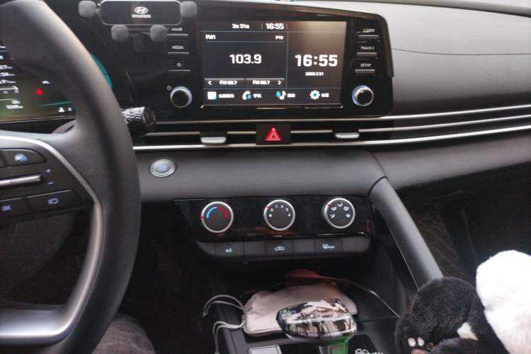 Used Hyundai Elantra 2023 1.5L CVT GLX Elite Edition Audio And AC Panel