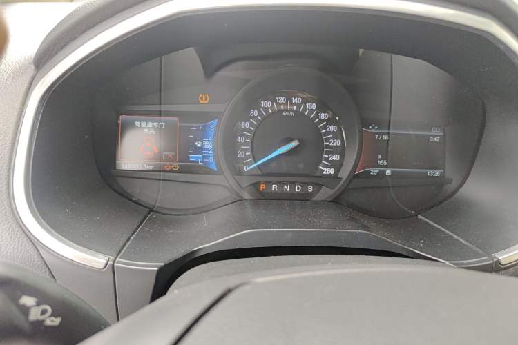 Used Ford Edge 2015 2.0T GTDi 4x4 High-Grade Model Odometer Close Up