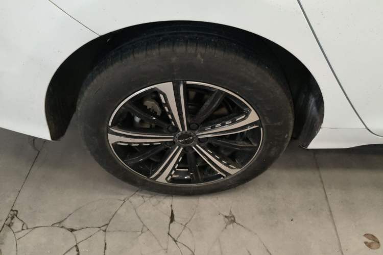 Used BYD Destroyer 05 2024 Honor Edition DM-i 120KM Luxury Model Right Rear Wheel Hub