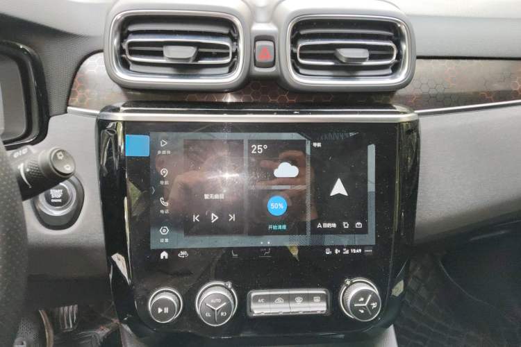Used Lynk & Co 02 2019 1.5T DCT Two-Wheel Drive Pro Edition China VI Standard Audio And AC Panel