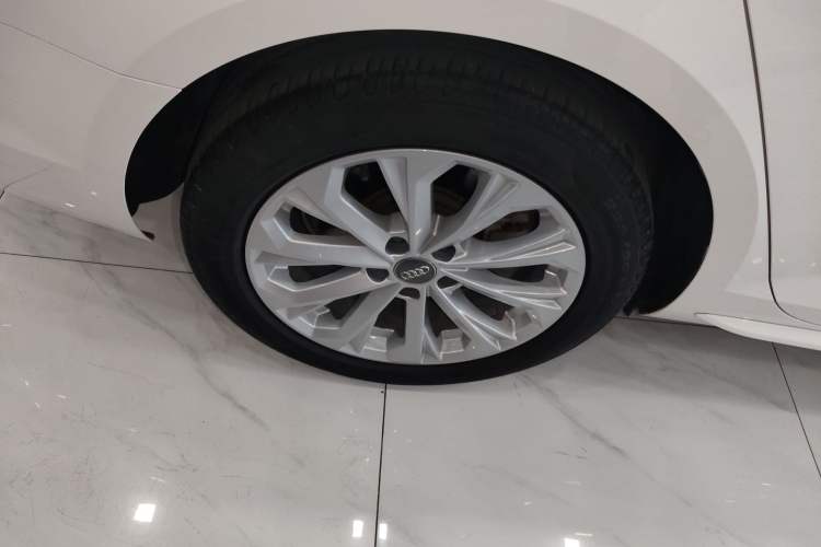 Used Audi A4L 2017 40 TFSI Ambition Edition
