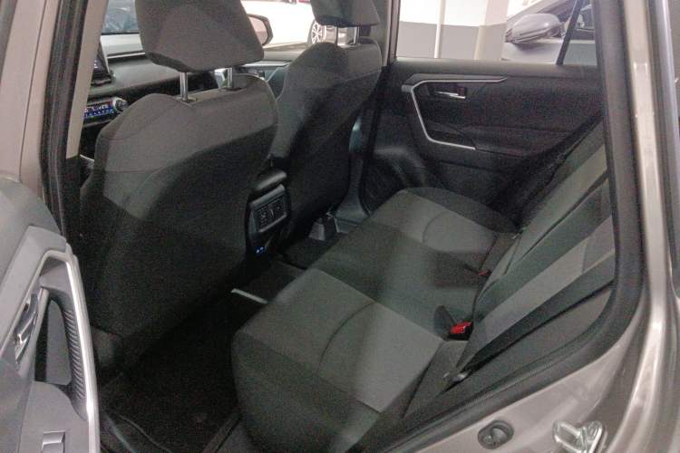 Used Toyota RAV4 2022 2.0L CVT 4x4 Fashion Edition
