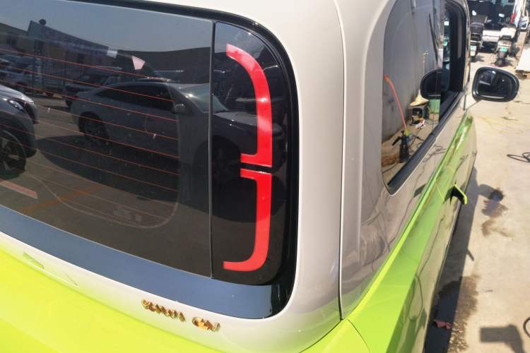 Used Baojun KiWi EV 2021 Artist Model Lithium Iron Phosphate
