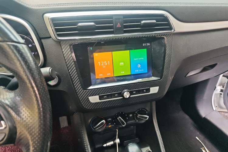 Used MG ZS 2018 1.5L Automatic Luxury Edition China V Standard Audio And AC Panel