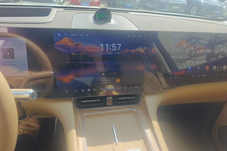 Used Hima AITO M8 2025 Extended-Range Max+ Version 53.4 kWh 6-Seater Edition Audio And AC Panel