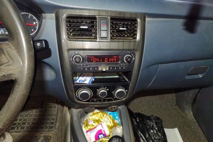 Used Wuling Rongguang V 2015 1.5L Base Version Audio And AC Panel