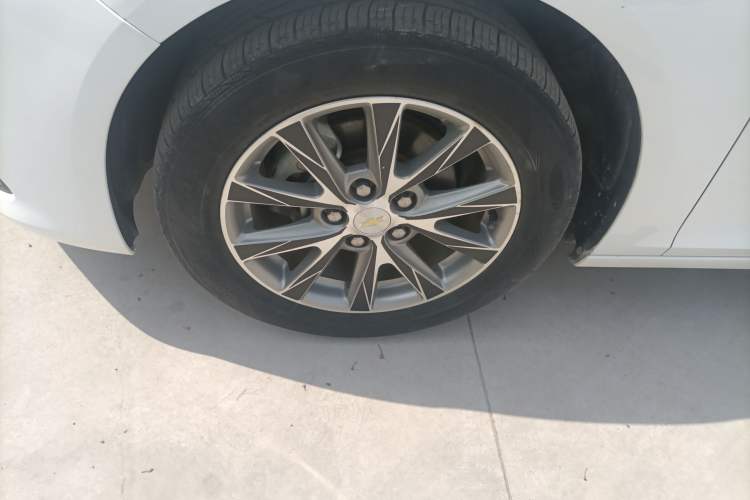 Used Chevrolet Malibu 2018 530T Automatic Luxury Edition Left Front Wheel Hub