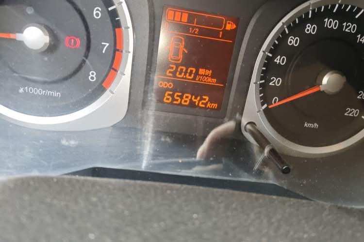 Used Venucia R50 2013 1.6L Manual Fashion Edition Odometer Close Up