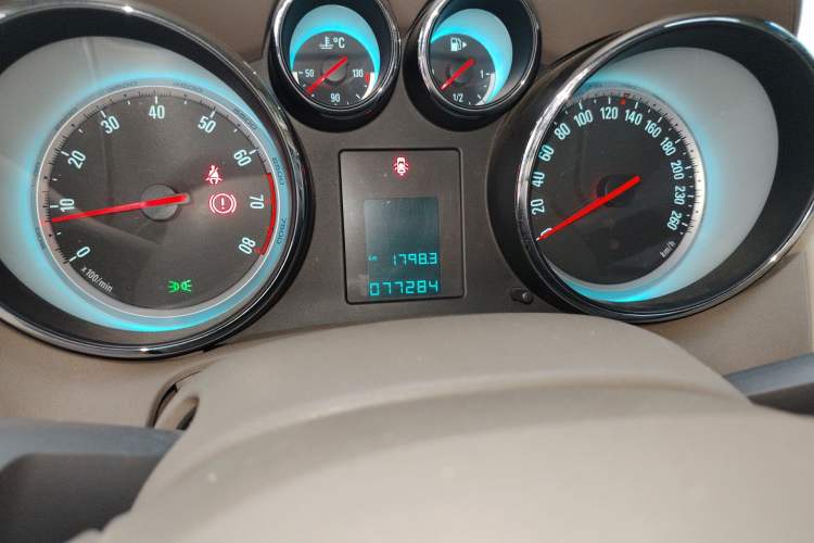 Used Buick GT 2010 GT 1.6L Manual Entry-Level Model Odometer Close Up