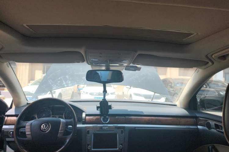 Used Volkswagen Phaeton 2011 3.6L V6 4-Seater Extended-Length Individual Edition Headliner