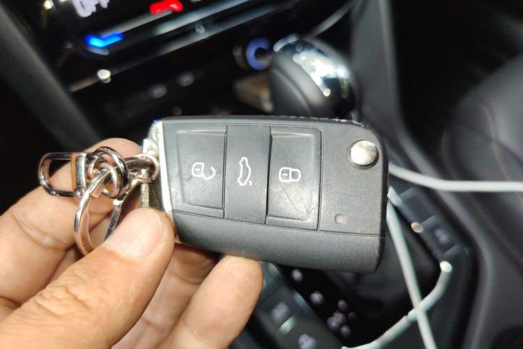 Used Volkswagen Tharu 2021 330TSI All-Wheel Drive Luxury PLUS Version Vehicle Key