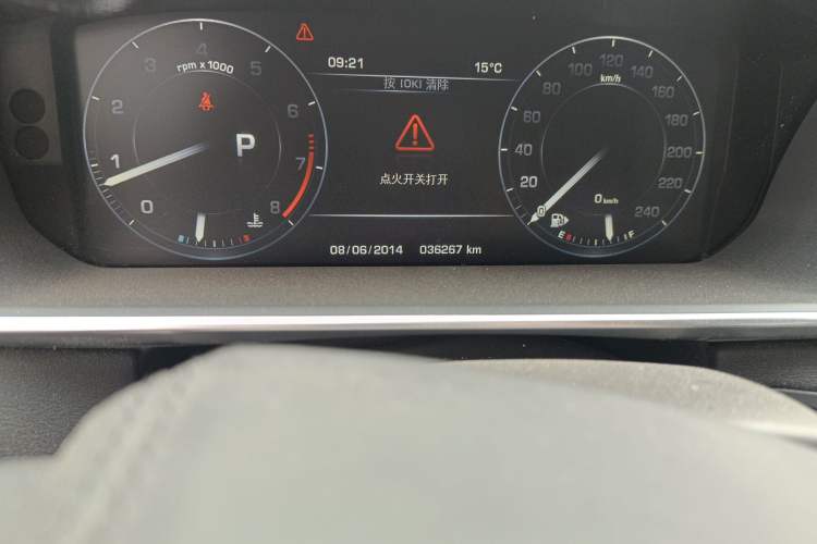 Used Land Rover Range 2016 3.0 SC V6 Vogue Extended Version Odometer Close Up