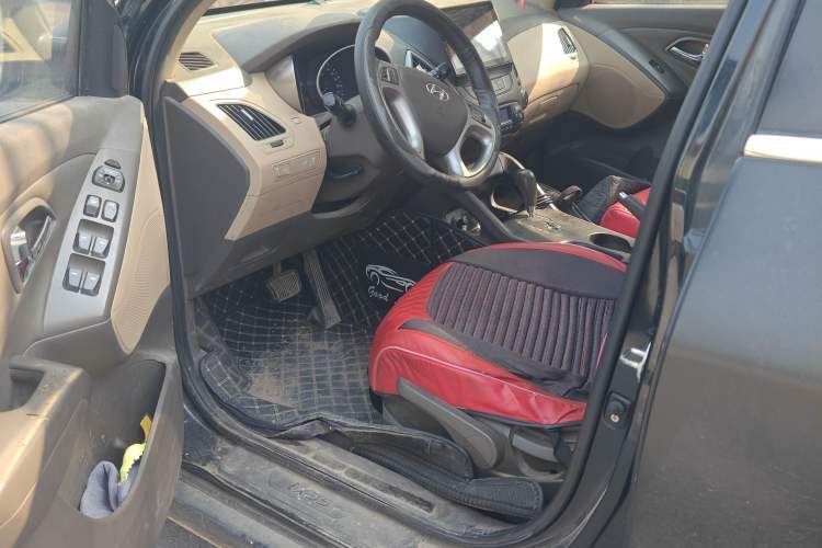 Used Hyundai ix35 2013 2.0L Automatic Two-Wheel Drive Smart GLS China IV Standard
