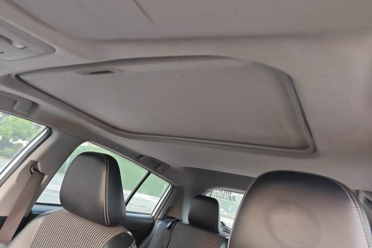 Used Toyota YARiS L Zhi Xuan 2015 1.5G Manual Xuan Dong Sunroof Special Edition Headliner