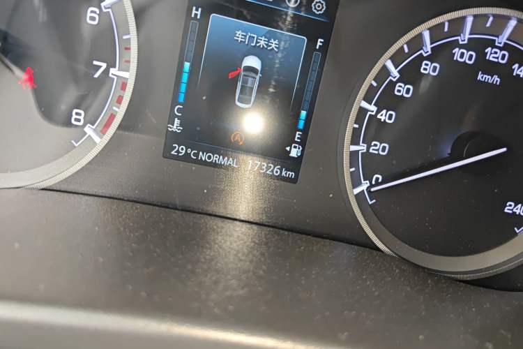 Used CHANGAN Ruicheng CC 2022 Blue Whale Edition 1.5T DCT Luxury Model Odometer Close Up