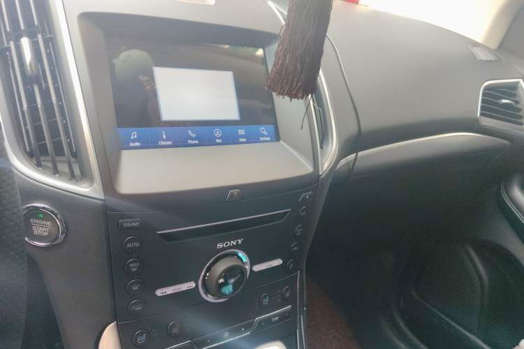 Used Ford Edge 2016 EcoBoost 245 Four-Wheel Drive Titanium 7-Seater Audio And AC Panel