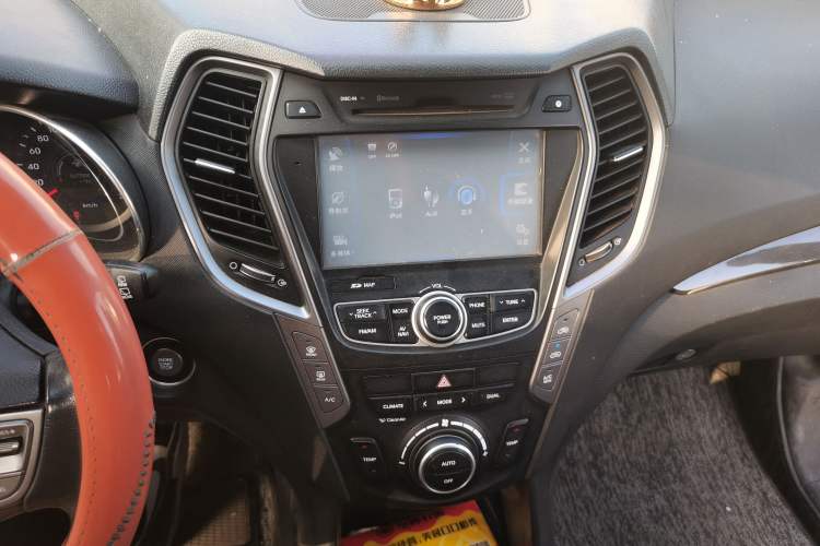 Used Hyundai Santa Fe 2013 Revised Version 2.4L Automatic All-Wheel Drive Luxury Trim