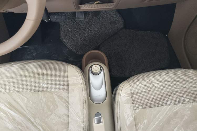 Used Wuling Hongguang MINIEV 2025 Four-Door Version Advanced Edition Gear Lever