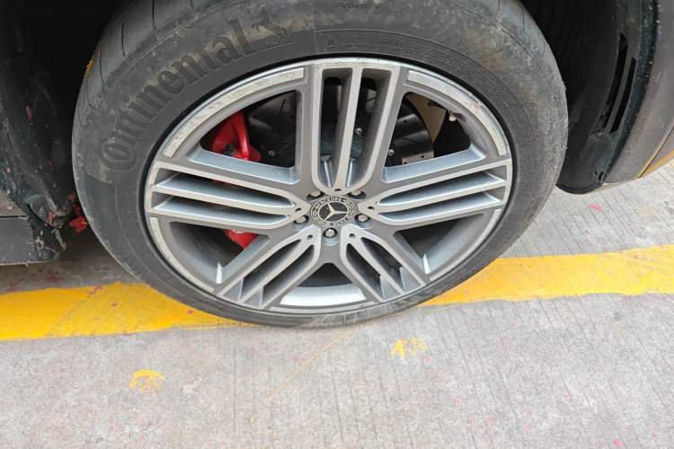 Used Mercedes-Benz GLS 2020 GLS 450 4MATIC Dynamic Edition Right Front Wheel Hub