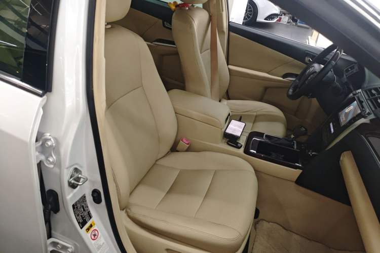 Used Toyota Camry 2016 Dual-Engine 2.5 HG 10th Anniversary Deluxe Navigation Edition Right Front Seat