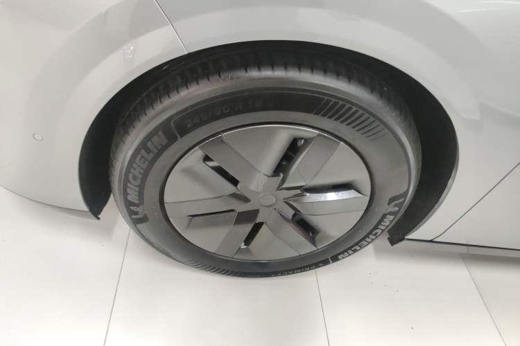 Used Li Auto MEGA 2024 Ultra Model Left Front Wheel Hub