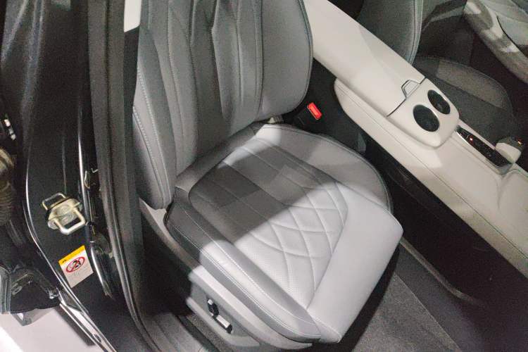 Used Changan UNI-Z New Energy 2024 Blue Whale Smart Electric iDD 125km Beyond Edition