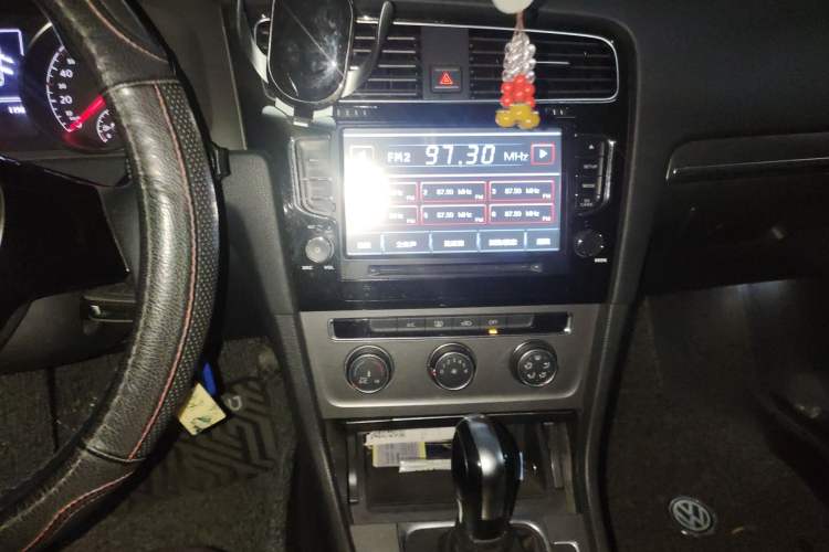 Used Volkswagen Golf 2016 1.6L Automatic Comfort Model Audio And AC Panel