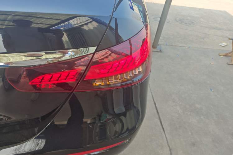 Used Mercedes-Benz E-Class 2021 Restyled E 300 L Luxury Edition Right Rear Taillight