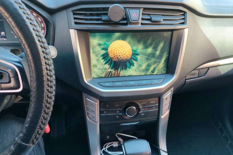 Used SAIC MAXUS T60 2017 2.0T Gasoline Automatic Two-Wheel Drive High-Ride Comfort-Grade Standard Cabin
