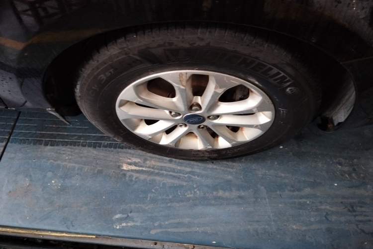 Used Ford Focus 2013 Sedan Classic 1.8L Manual Base Model
