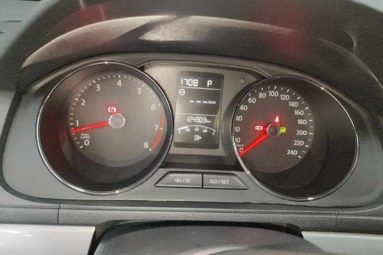 Used Volkswagen Lavida 2015 1.6L Automatic Comfort Edition Instrument Cluster