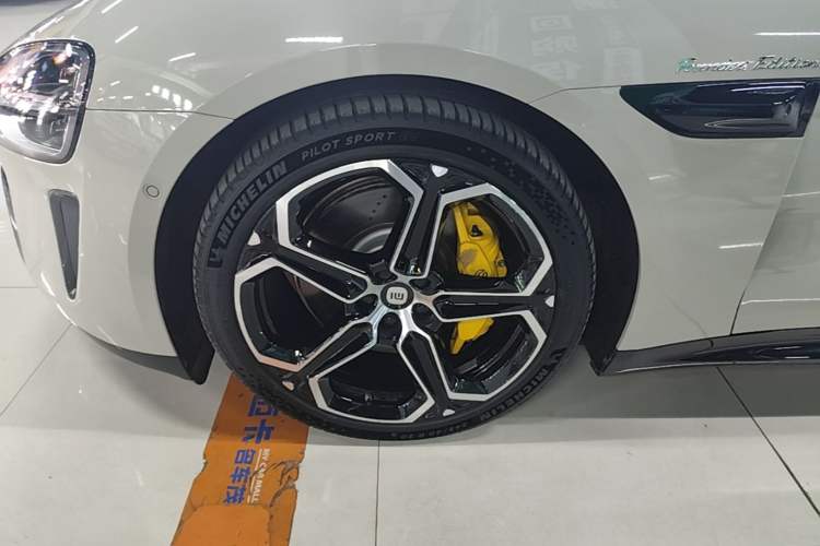 Used Xiaomi Auto SU7 2024 Four-Wheel-Drive Max Founder's Edition
